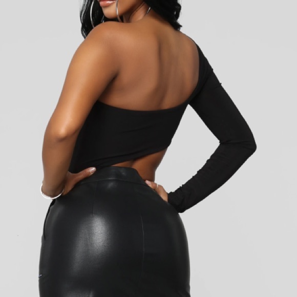 FashionNova Asymmetrical Cut-Out Bodysuit - Picture 6 of 6